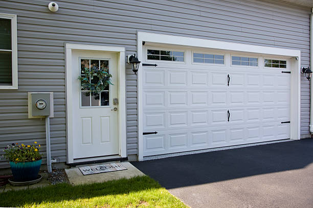 24/7 Emergency Garage Door Panel Replacement experts in Niles, IL